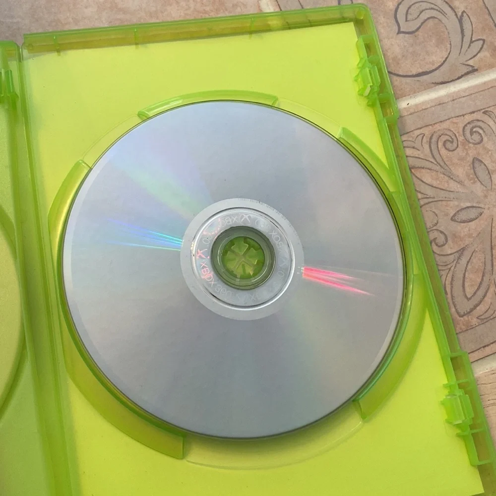 XBox 360 game - Mass Effect 2 - two discs included